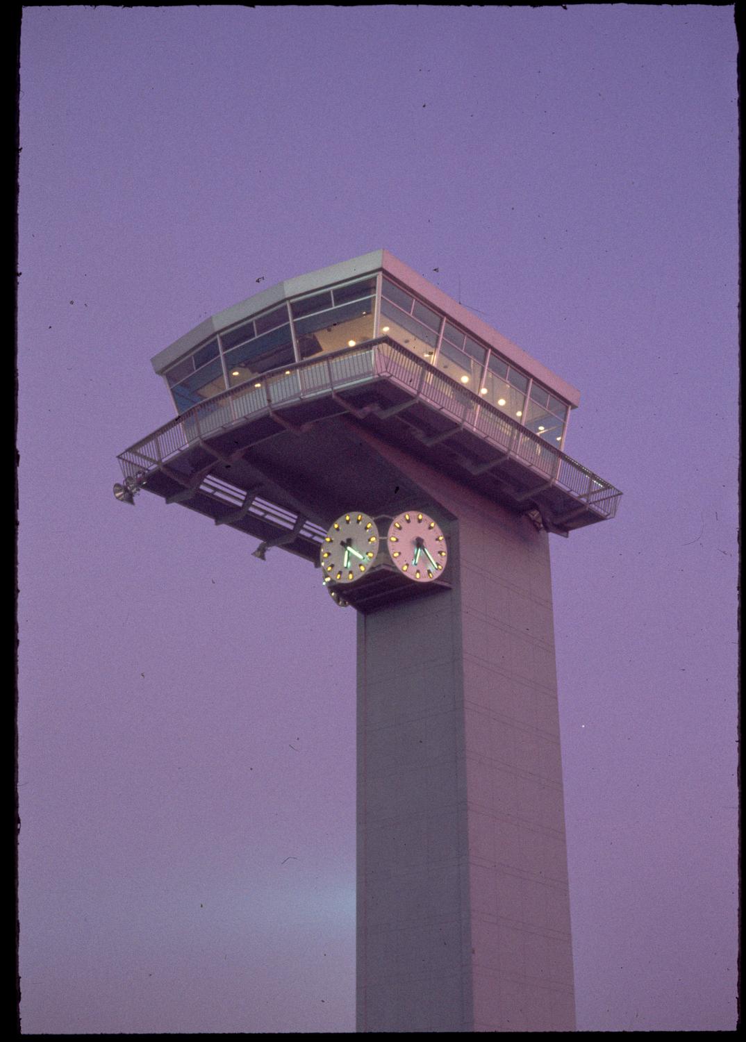 1961 1966, les Installations Terminales, la tour du poste de contrôle et de répartition (PCR).