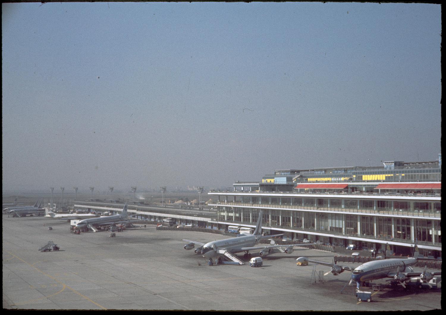 1961 1966, les Installations Terminales vues depuis le sud est.