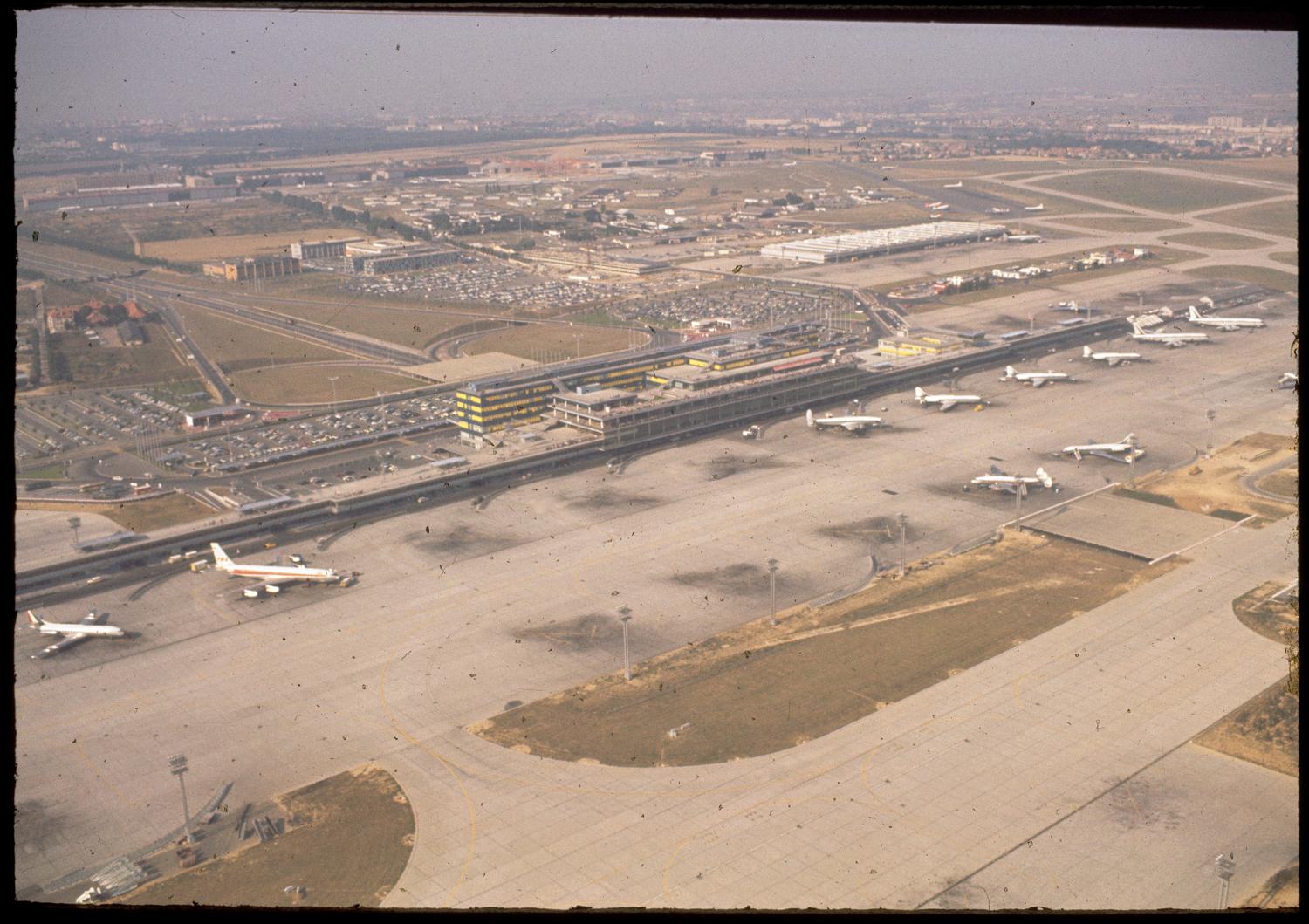 1961 1966, les Installations Terminales vues depuis le sud ouest.