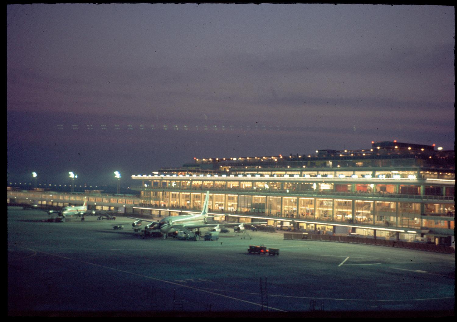 1961 1966, les Installations Terminales vues depuis le sud est.