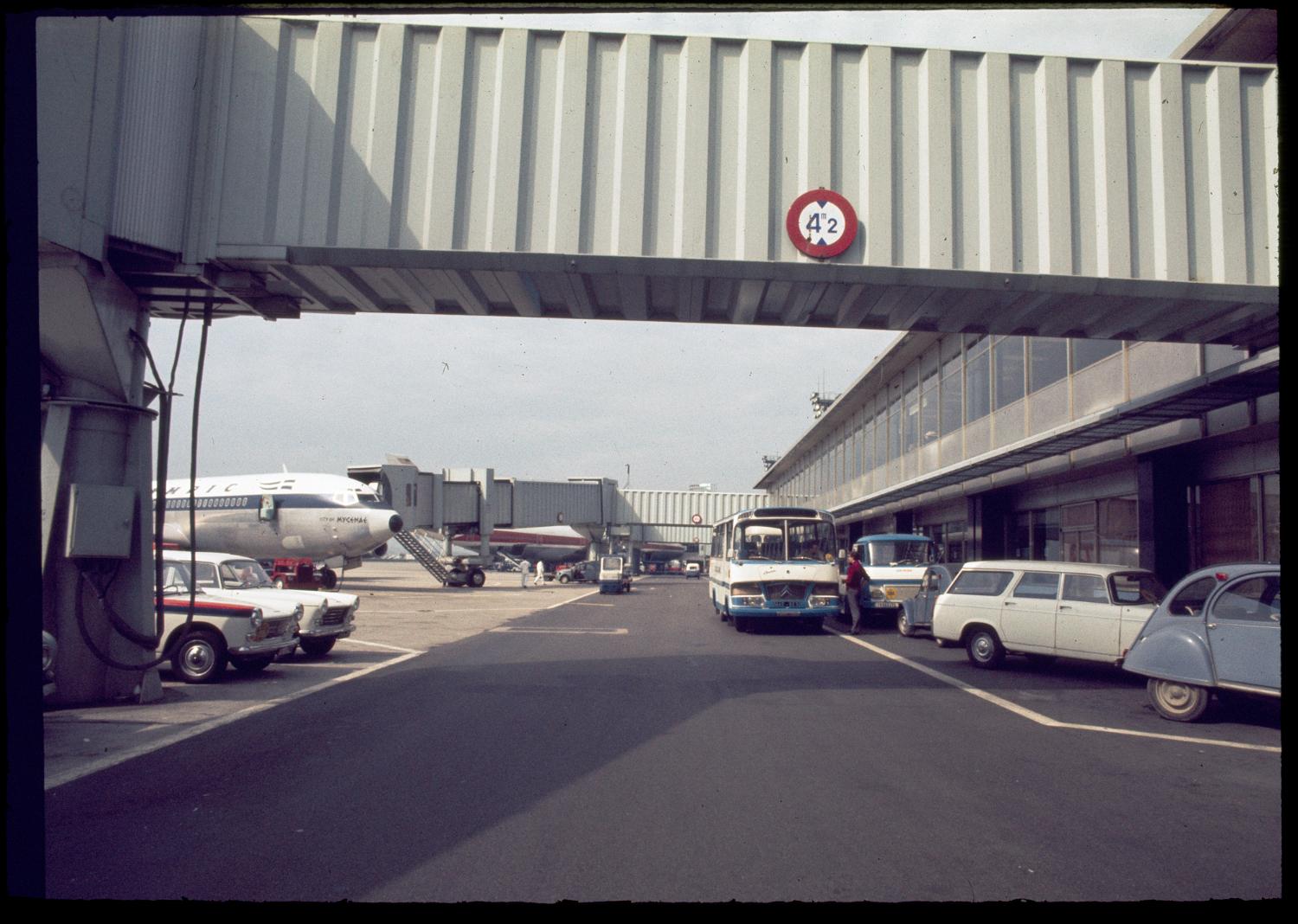 1970, Les premières passerelles d'embarquement de l'aéroport d'Orly