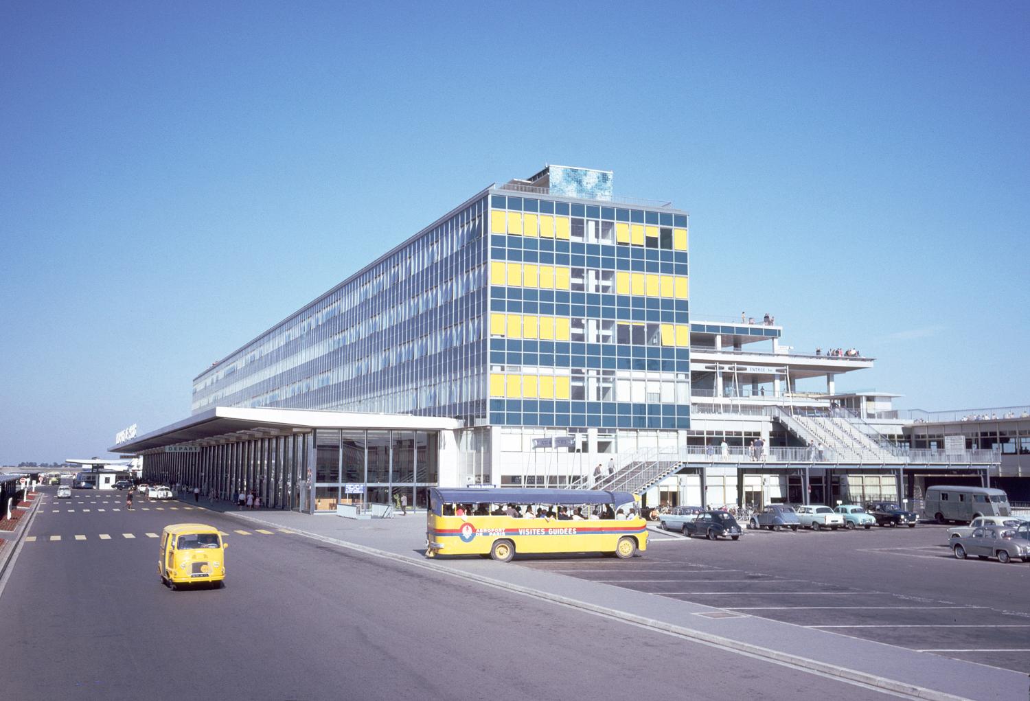 1961, accès aux terrasses coté ouest. 
