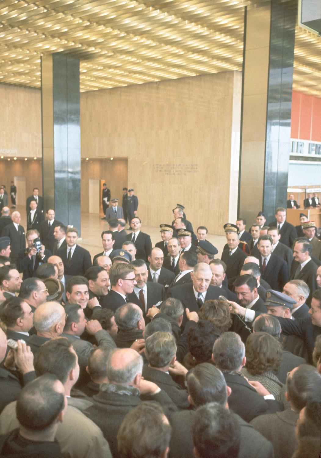 24/02/1961 Inauguration des Installations Terminales, le président de la République dans le Grand Hall. ; 24/02/1961 Inauguration des Installations Terminales, le président de la République dans le Grand Hall.