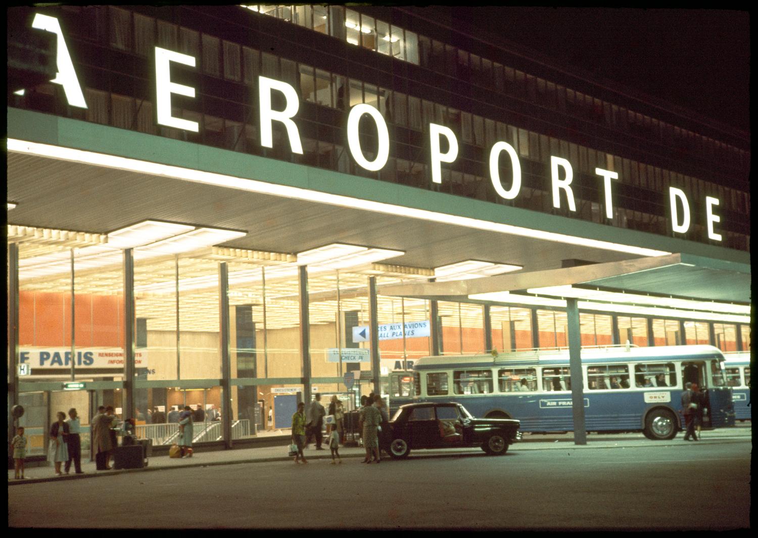 1961, le parvis du Grand Hall.
