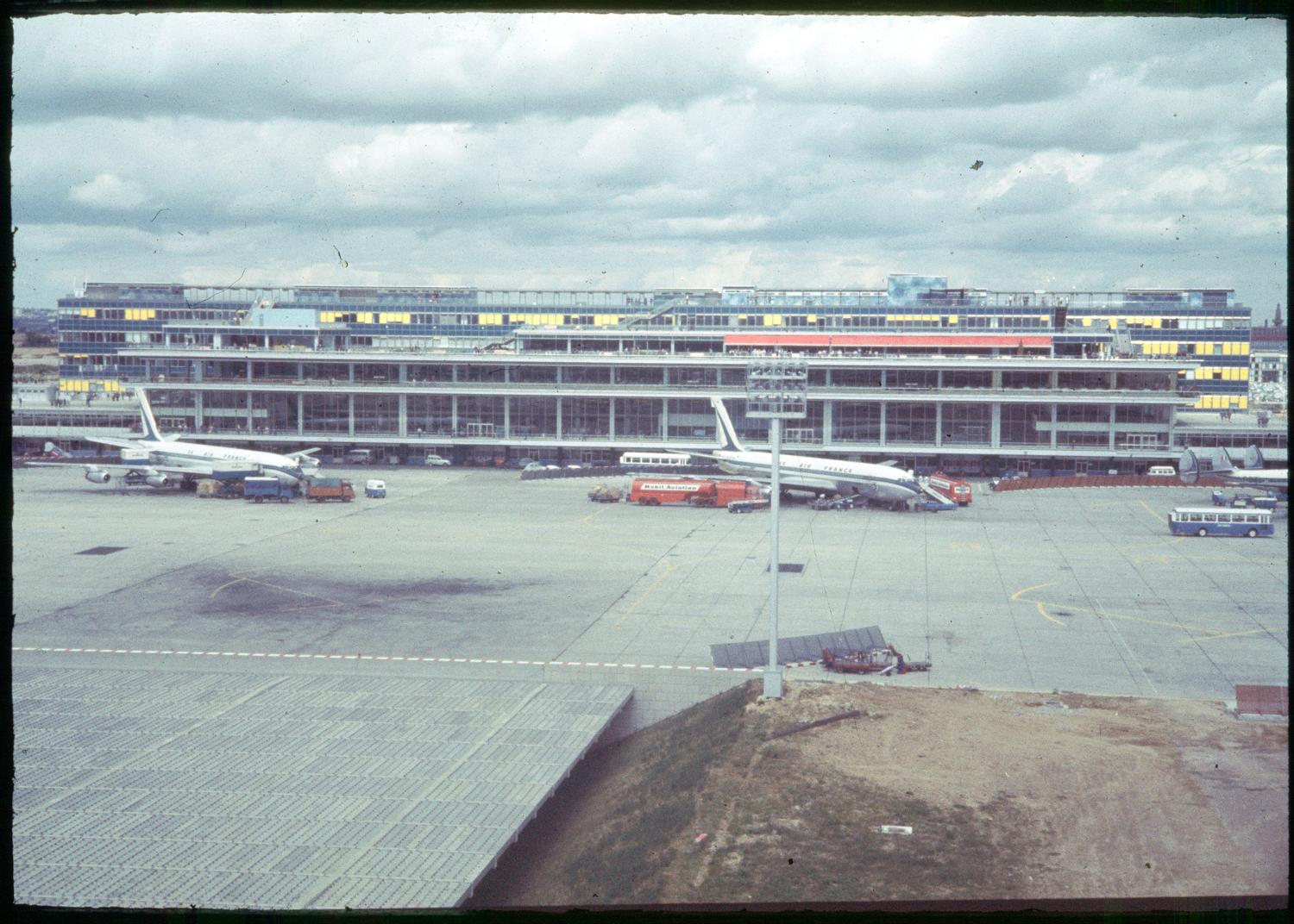 1961 1966, les Installations Terminales vues depuis la tour du PCR.