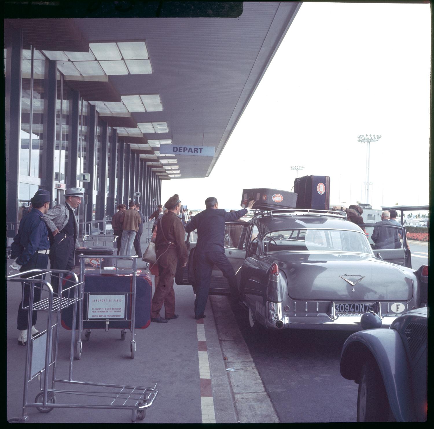 1961, le parvis du Grand Hall.