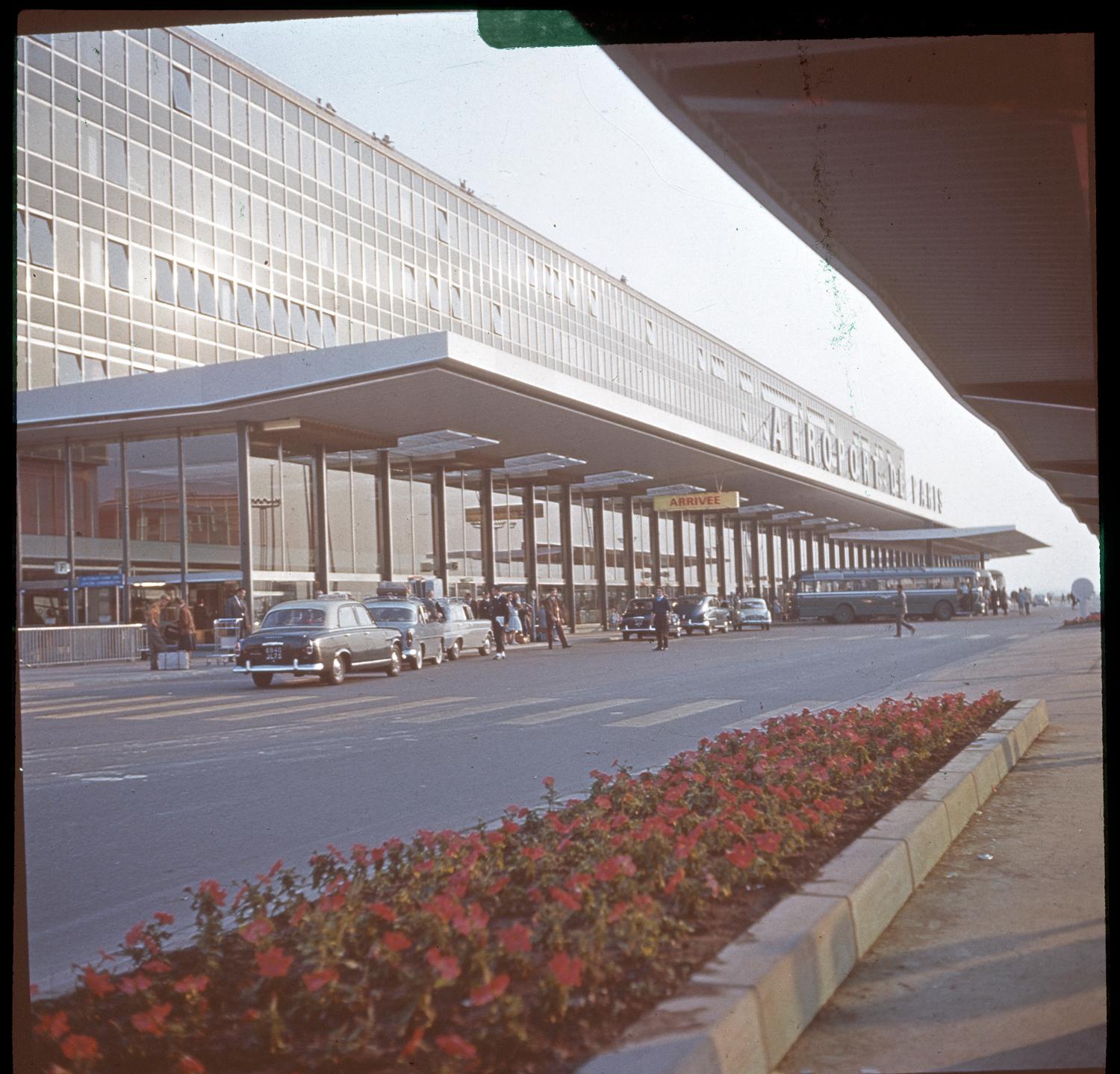 1961, le parvis du Grand Hall.