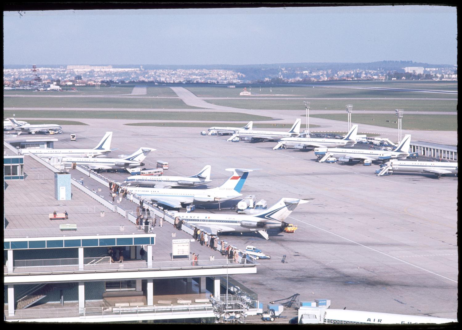 1974, les terrasses d'Orly vues depuis l'ouest.