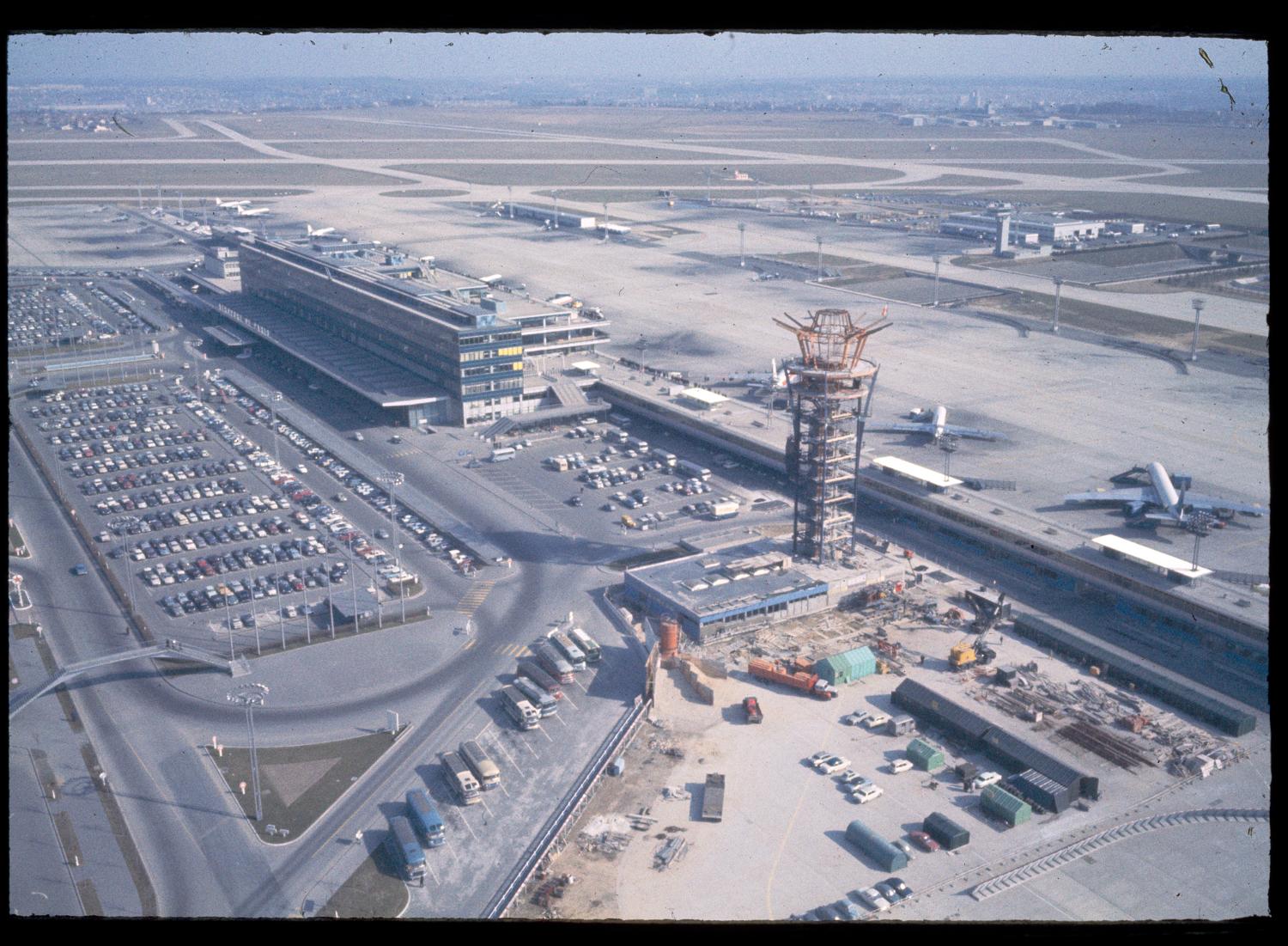 1964 1966, construction de la tour de contrôle