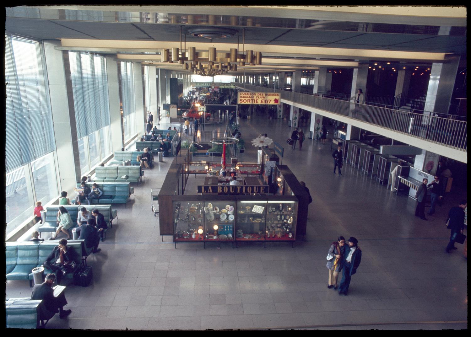 09/1972, la Galerie marchande, 1er étage. 