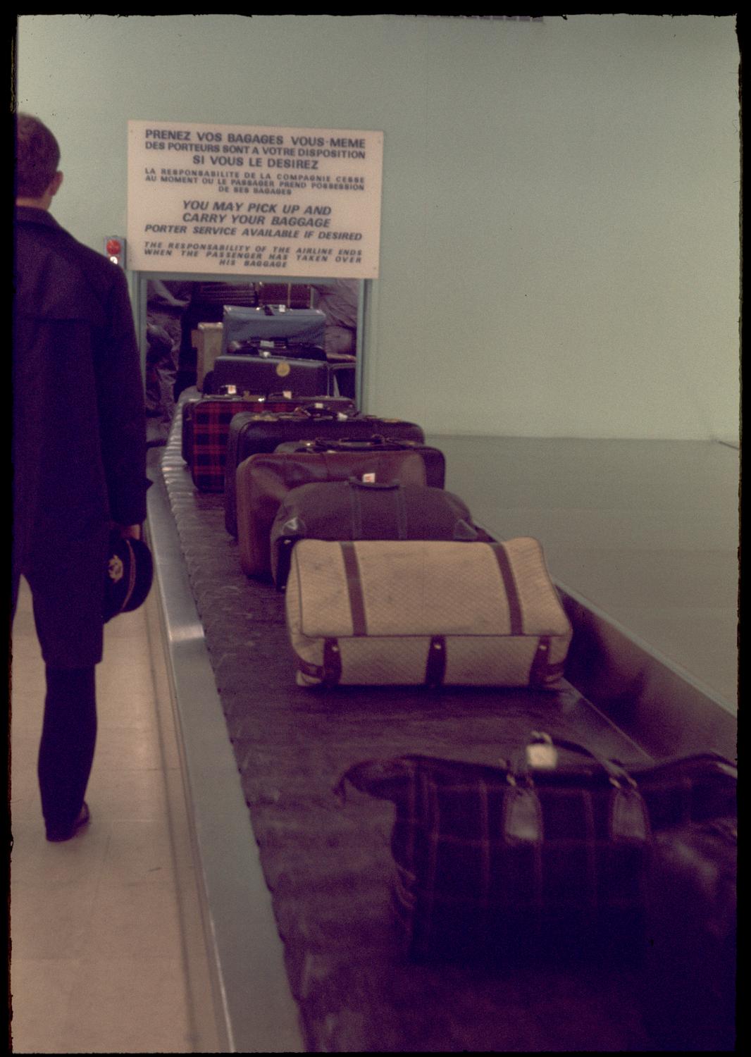 1971, livraison des bagages, rez-de-chaussée coté arrivée.