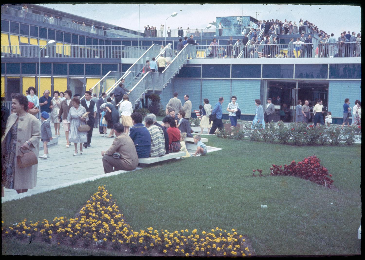 1961, bac à sable, les terrasses, 4ème étage. 