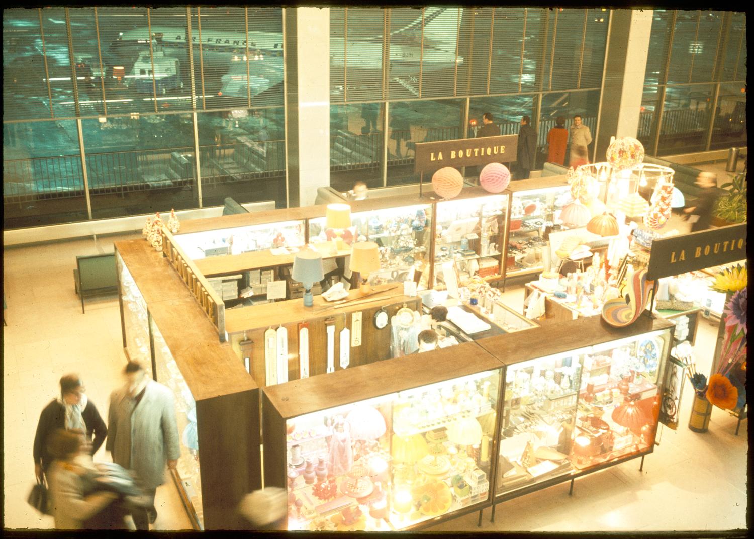 1961, la boutique dans la Galerie marchande, 1er étage. 