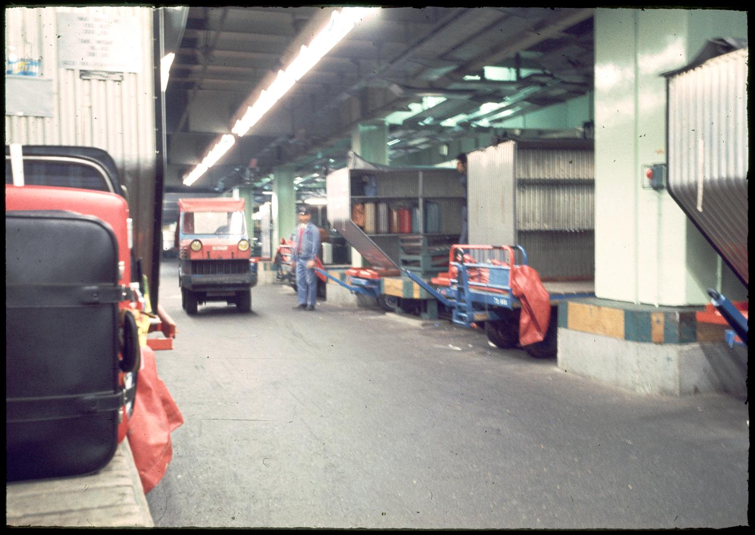 1961, la circulation des bagages, rez-de-chaussée.