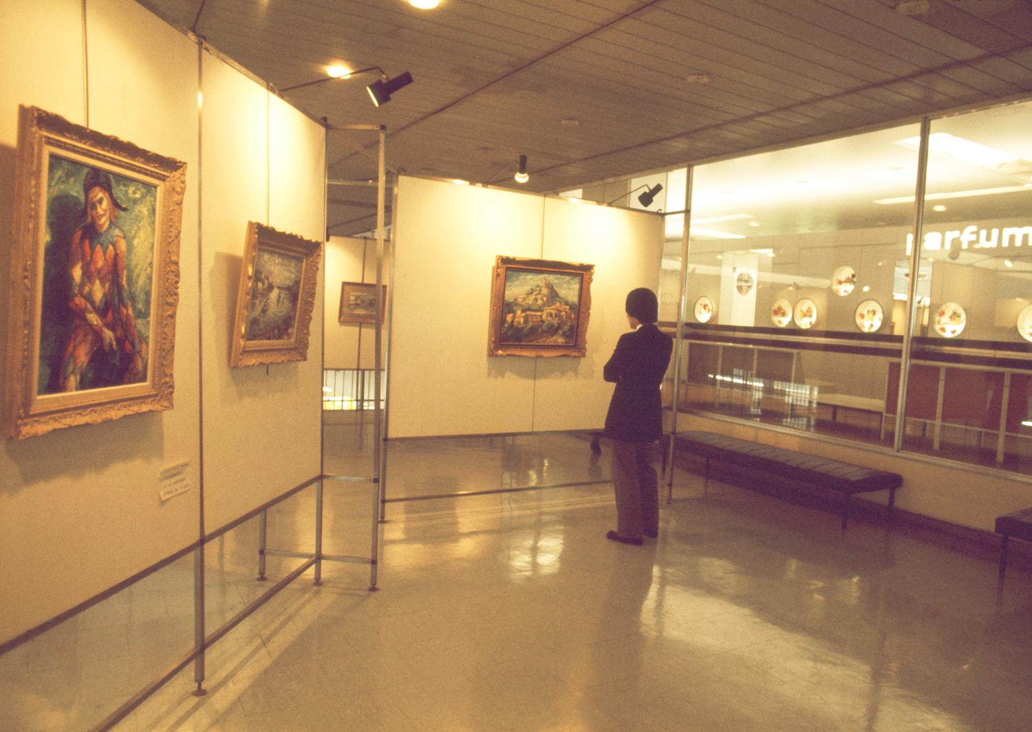 Exposition sur la mezzanine, 2ème étage.