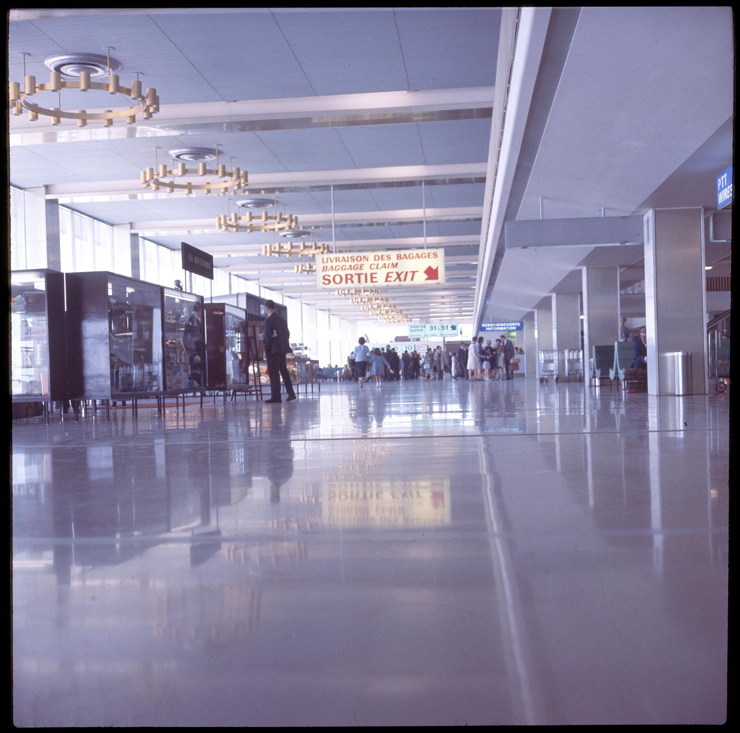 1961, la Galerie marchande, 1er étage. 