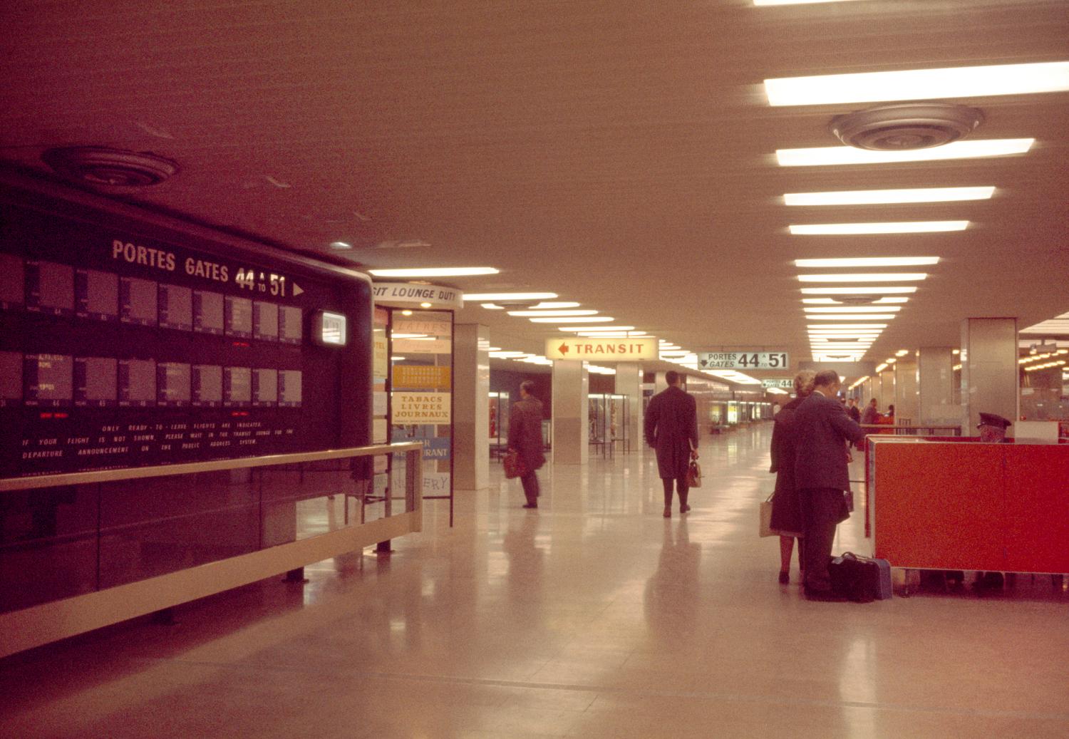 1963, le Transit (zone internationale), 1er étage.
