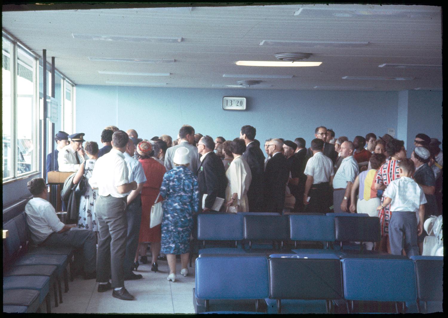 1961, salle d'embarquement, rez-de-chaussée coté piste.