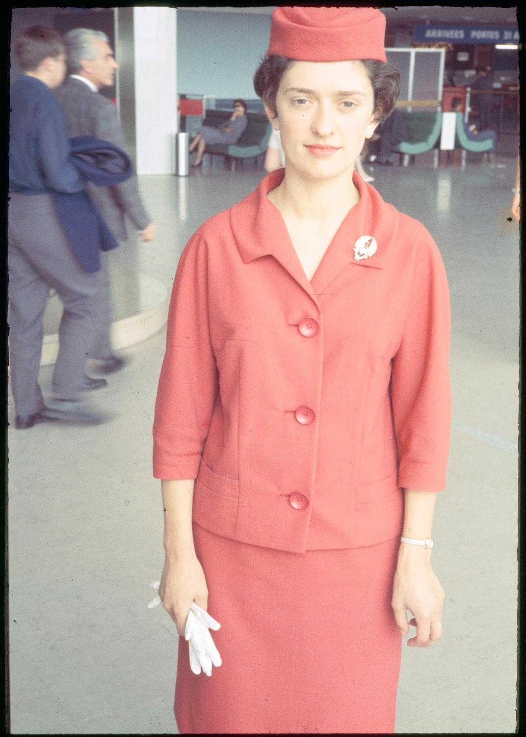 1961, hôtesse de l'Aéroport de Paris dans la Galerie marchande, 1er étage.