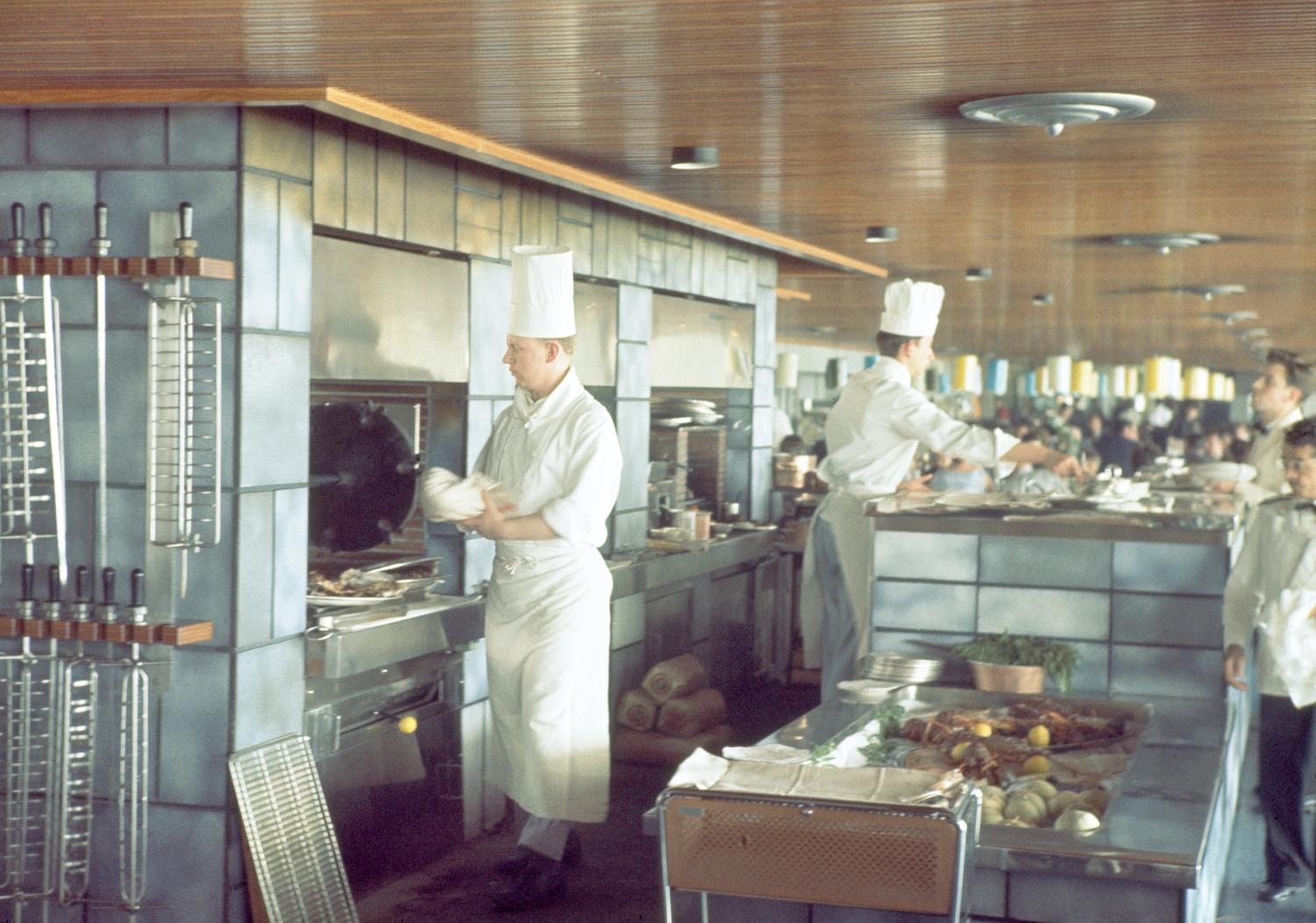 1961, le Tournebroche, au second plan le Snack-bar, 3ème étage.