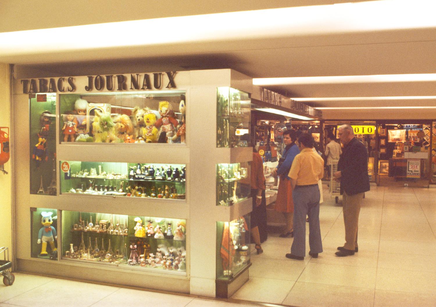  Le centre commercial, dans les années 1970, 1er sous-sol.