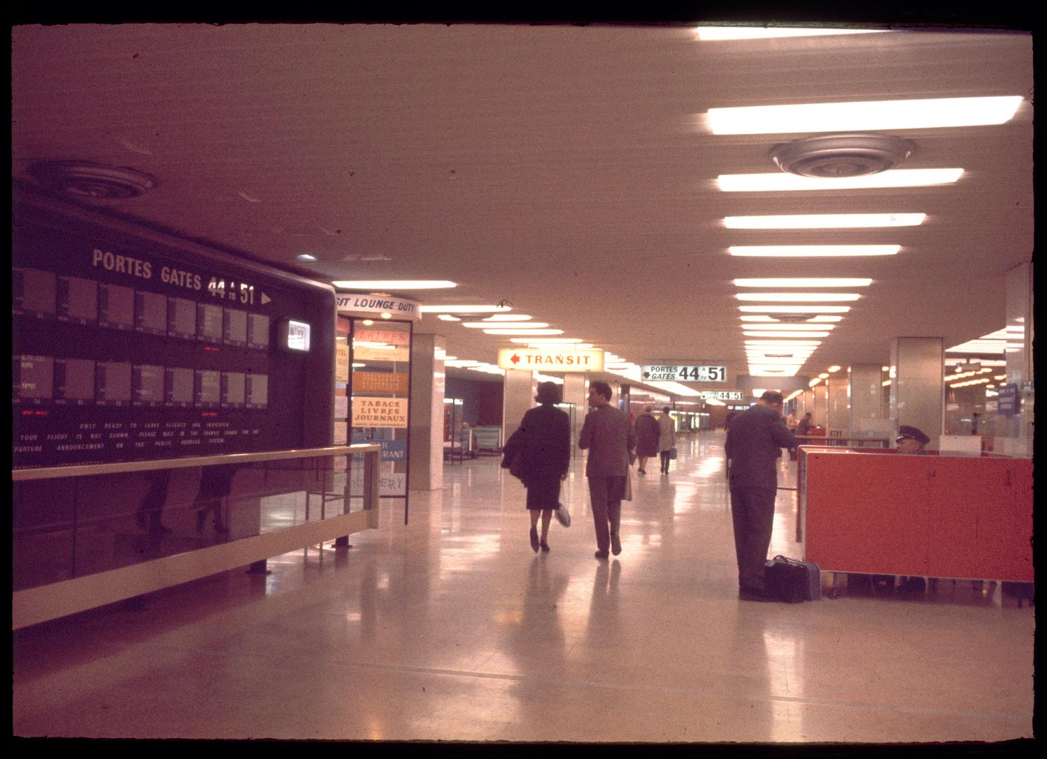 1969, le Transit (zone internationale), 1er étage.