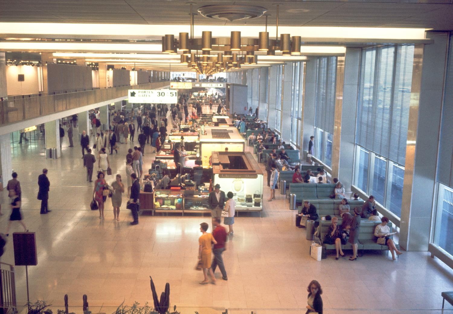 1969, la Galerie marchande, 1er étage. 