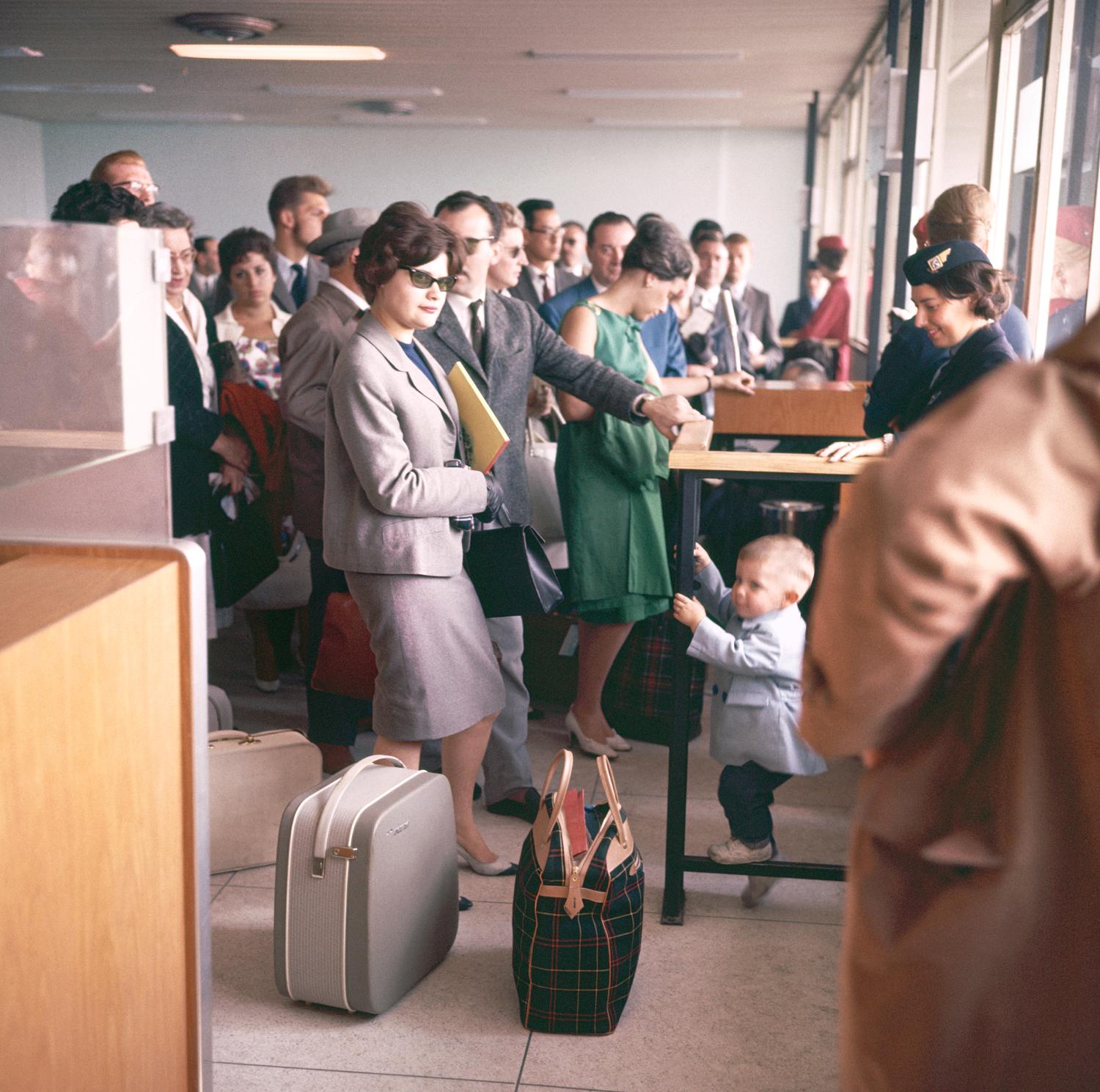 1961, salle d'embarquement, rez-de-chaussée coté piste.