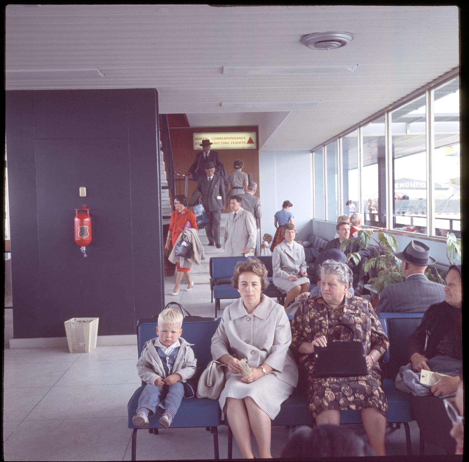1961, salle d'embarquement, rez-de-chaussée coté piste.