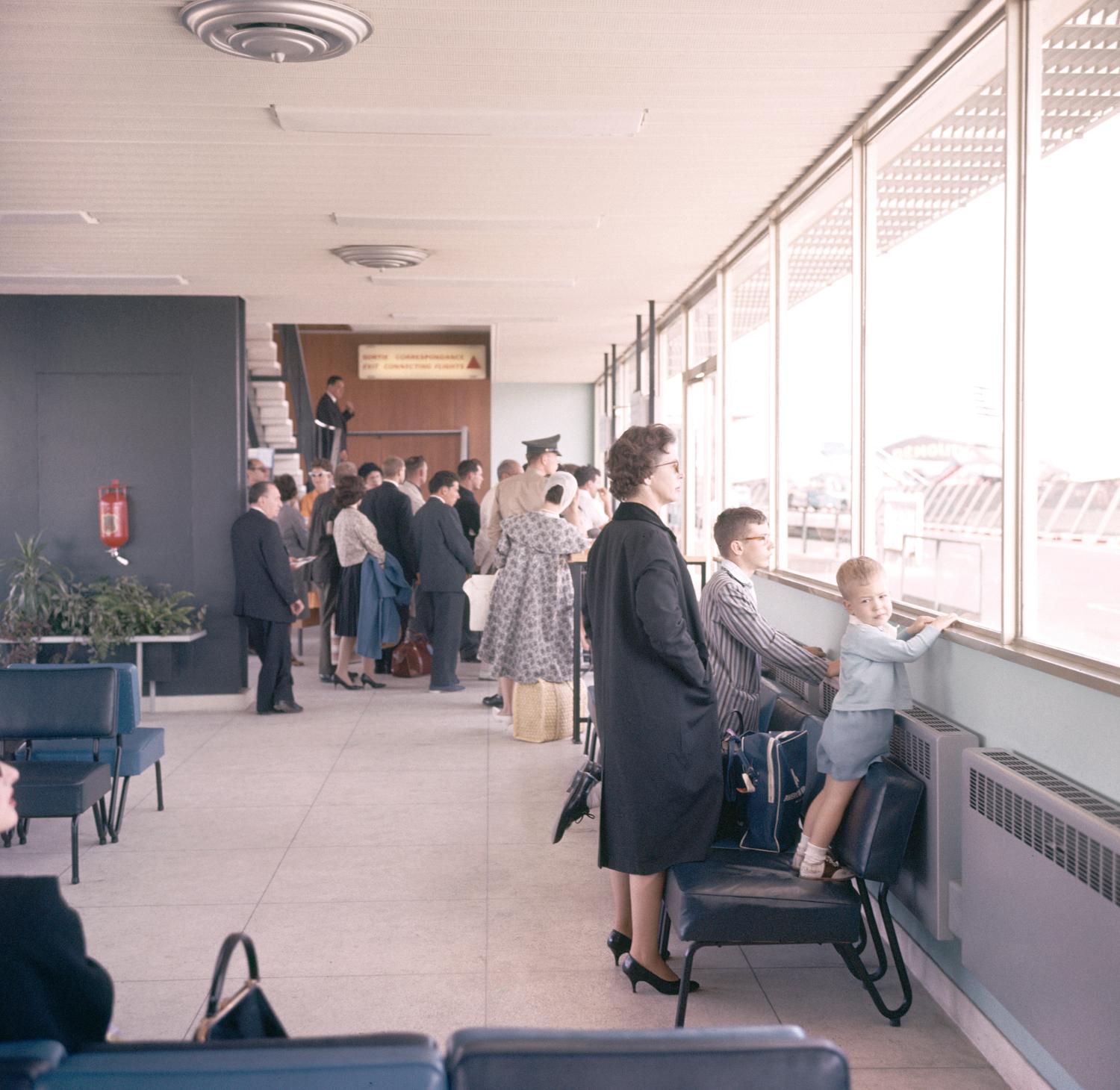 1961, salle d'embarquement, rez-de-chaussée coté piste.