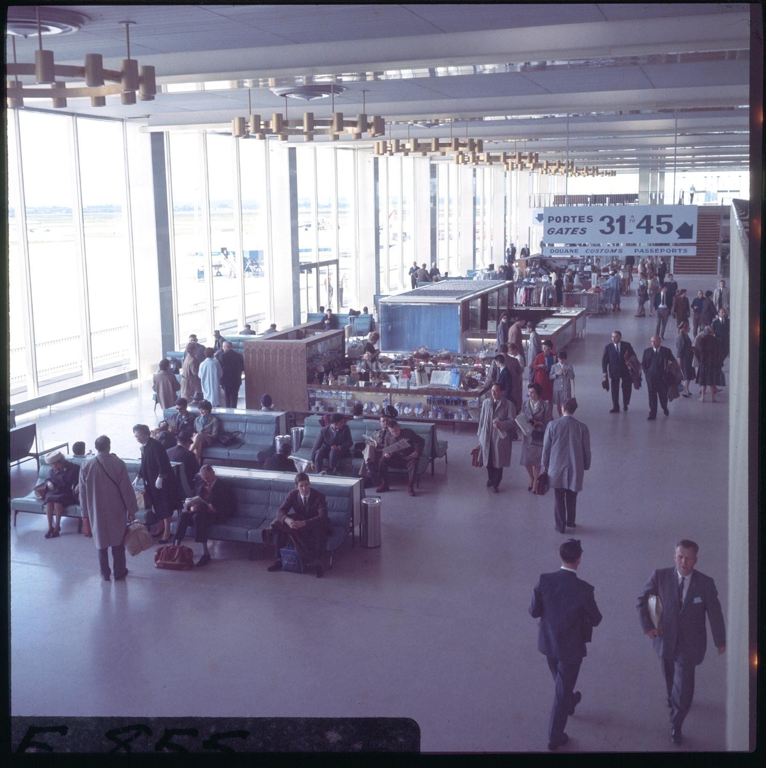 1961, la Galerie marchande, 1er étage. 
