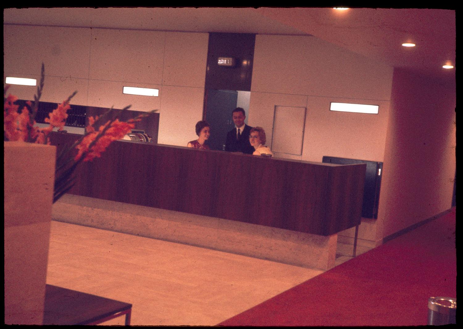 1961, Air Hôtel, le hall, conception des aménagements: Joseph-André Motte assisté d'André Monpoix, 4ème étage.