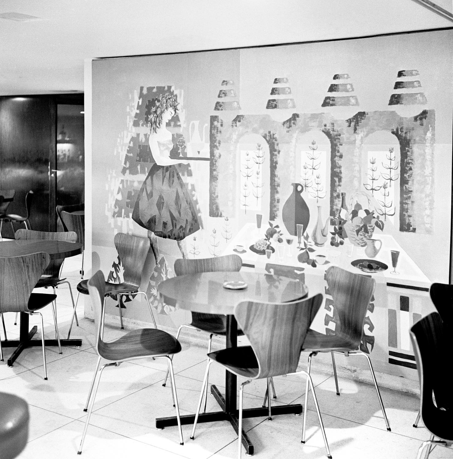 1961, le centre commercial, le bar, décor: Michèle Van Hout le Beau, chaises 3107 série 7 (Arne Jacobsen), 1er sous-sol.