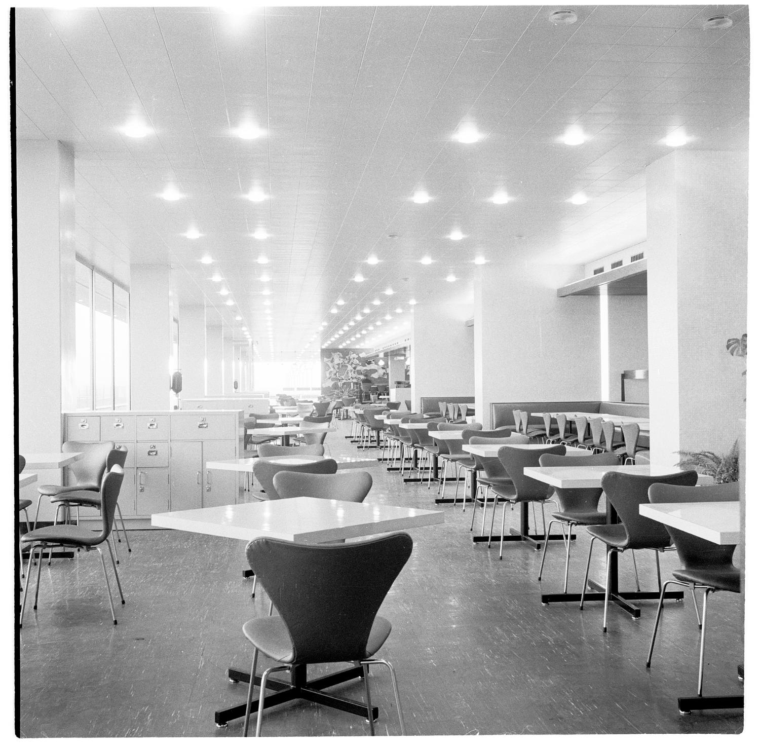 1961, les Horizons, chaises 3107 série 7 (Arne Jacobsen), 3ème étage.