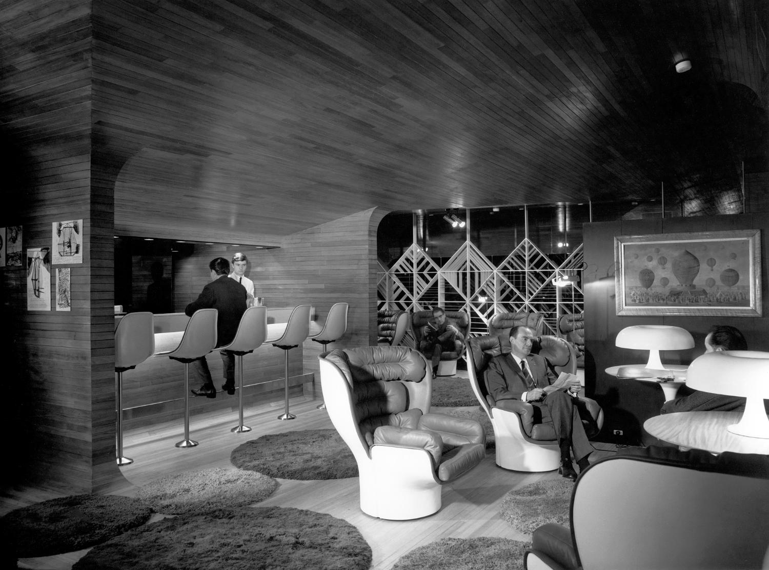 Salon Air France, fauteuil Elda (Cesare "Joe" Colombo) lampe Nesso (Giancarlo Mattiolo), 1er étage.