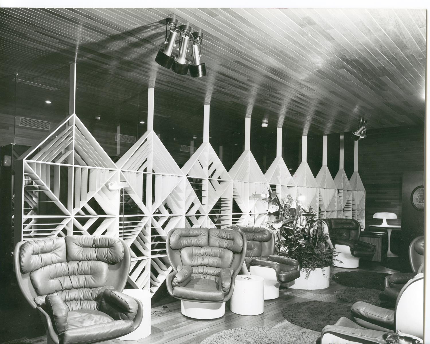 Salon Air France, fauteuil Elda (Cesare "Joe" Colombo) lampe Nesso (Giancarlo Mattiolo), 1er étage.