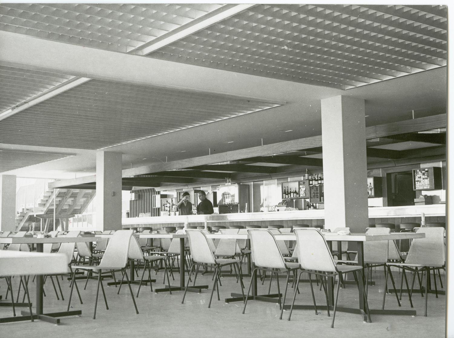1961, la brasserie, conception des aménagements: Philippe Mondineu et R. Perrussel, 4ème étage.