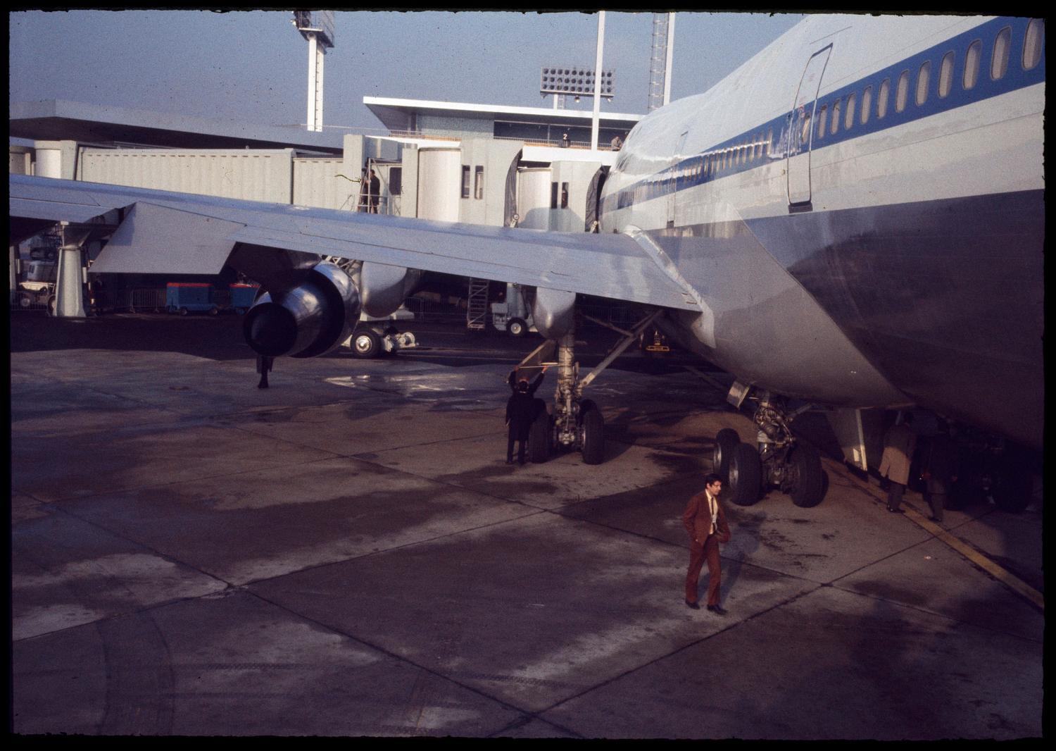 1971, Boeing 747 de la Pan Am, les premières passerelles d'embarquement de l'aéroport d'Orly