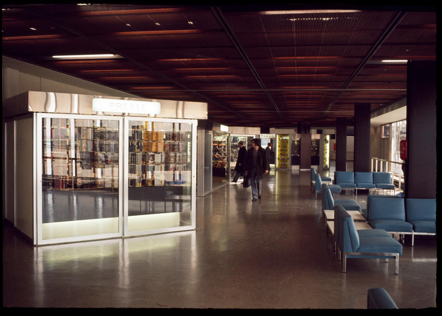 04/1971, Orly-Ouest, commerces.