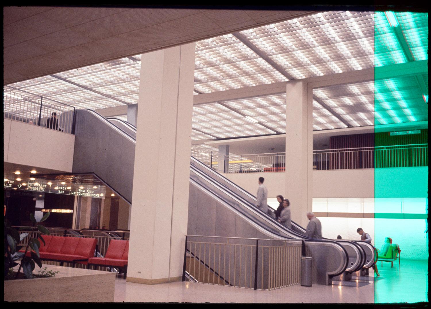 1963, le patio, conception des aménagements: Joseph-André Motte assisté d'André Monpoix, 3ème étage.
