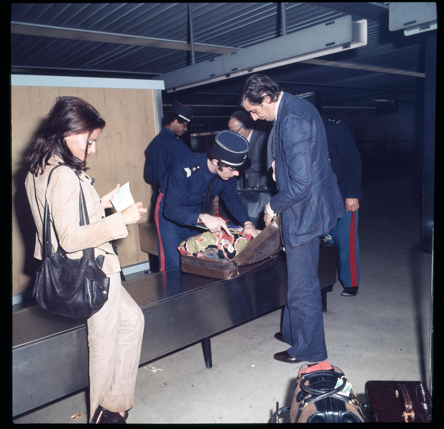 1971, rez-de-chaussée, les douanes coté arrivée. 
