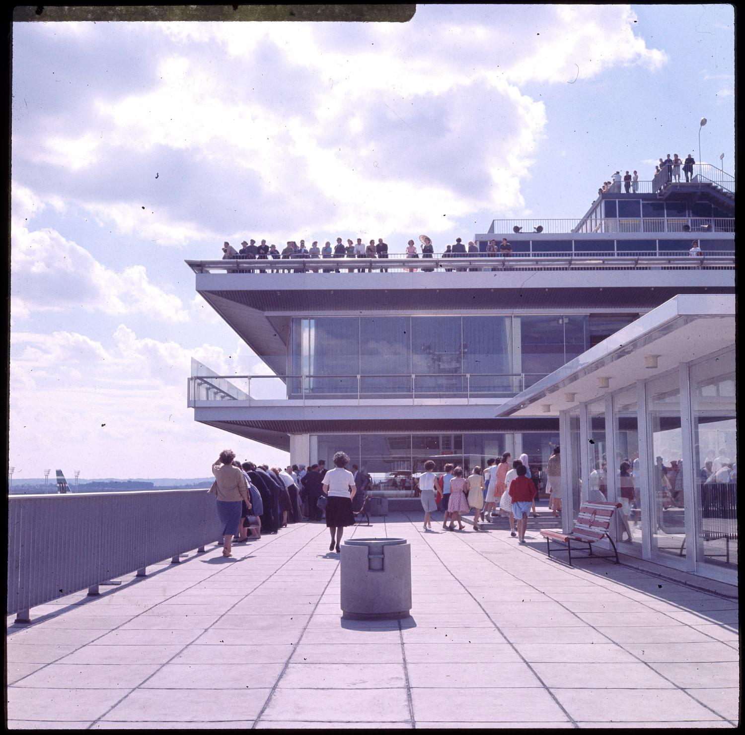 1961, la terrasse de la jetée est, 2ème étage. 
