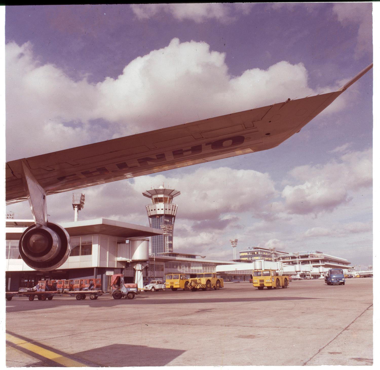 1972, Orly-Sud vu depuis sud ouest.