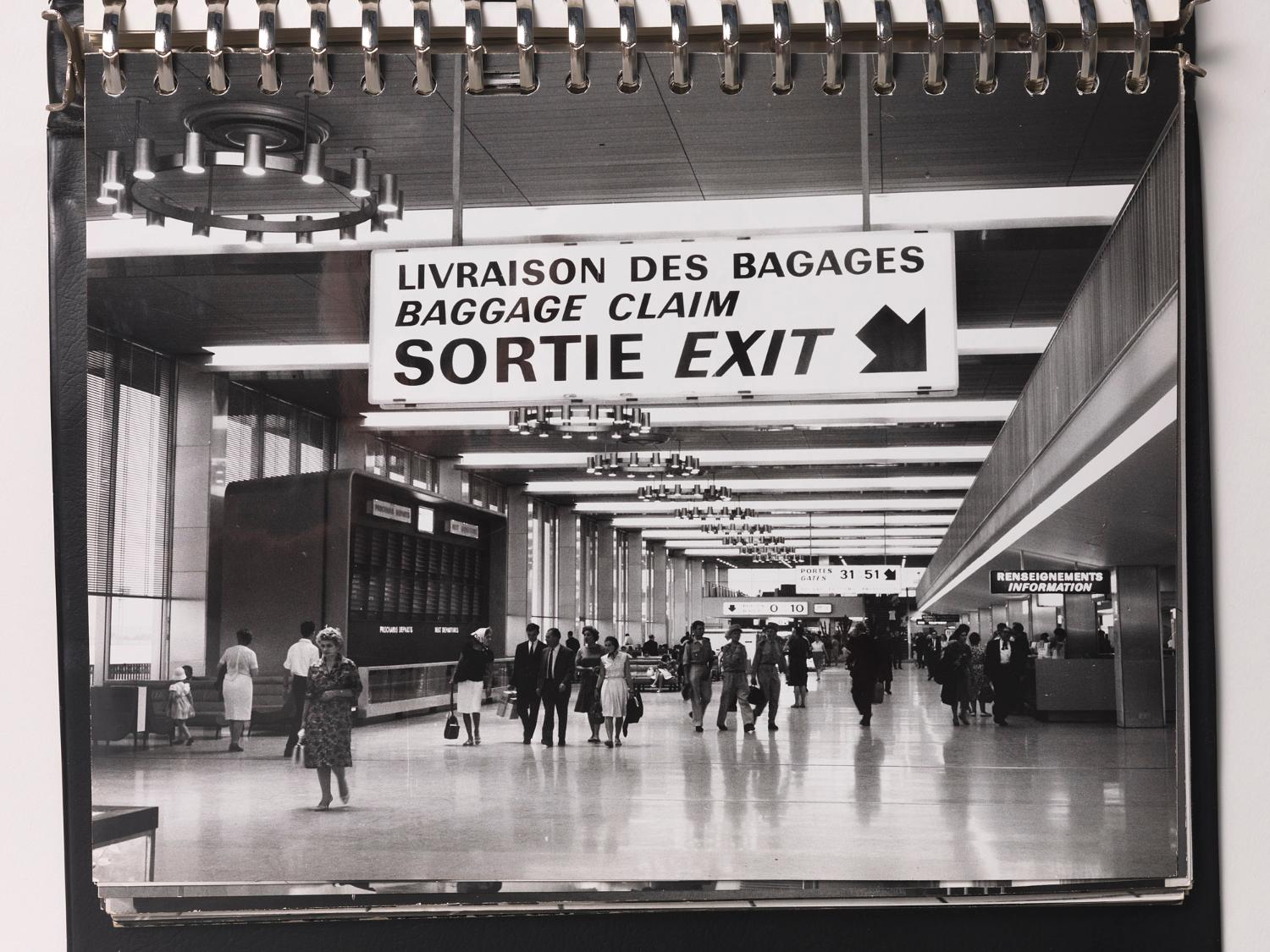 La Galerie marchande, 1er étage, "Orly Installations Terminales", album de photographies destinées à la presse édité par l'Aéroport de Paris, 1961.