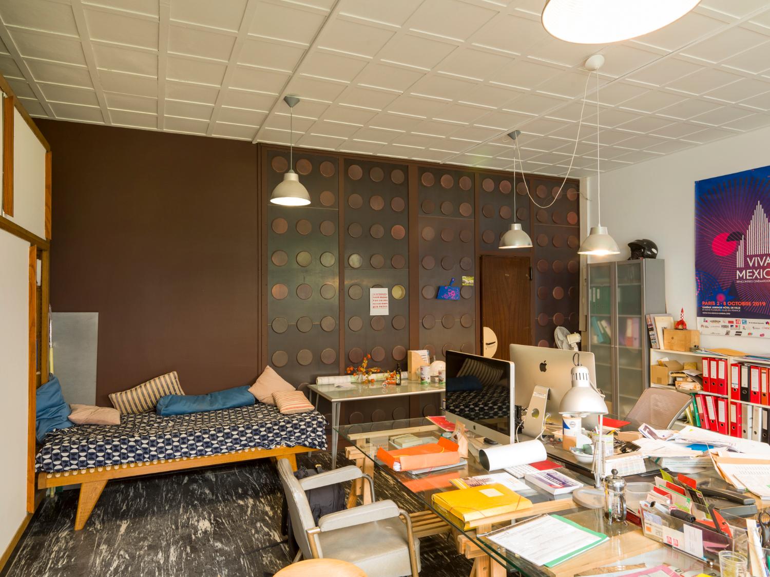 Bureau des architectes. Panneau PVC, fabrication Ateliers de Technochimie.