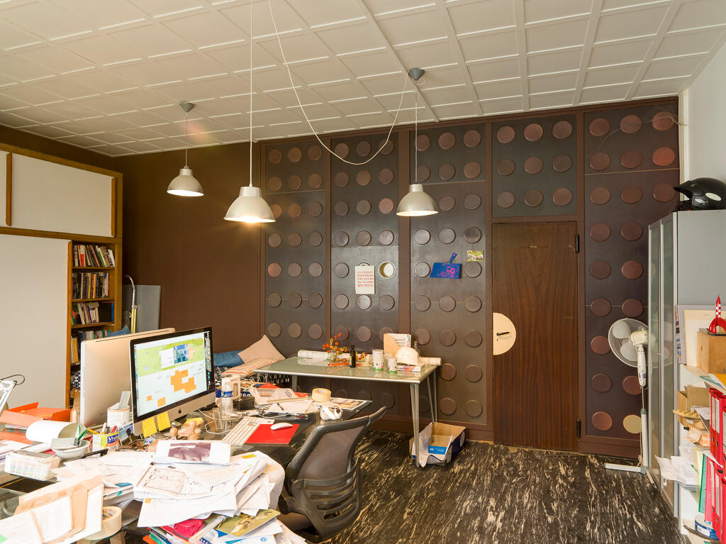 Bureau des architectes. Panneau PVC, fabrication Ateliers de Technochimie.