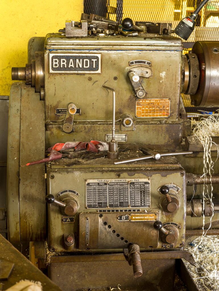 Atelier de mécanique générale (usinage). Tour parallèle conventionnel Brandt. Boîte de vitesse.