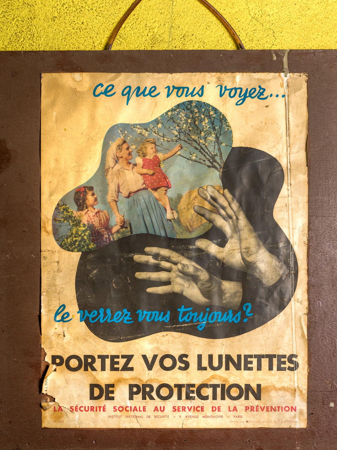 Atelier de mécanique générale (usinage). Affiche de prévention des années 1950.