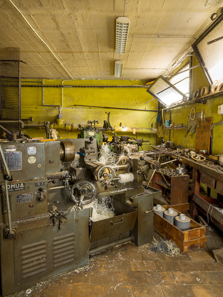 Atelier de mécanique générale (usinage). Tour semi-automatique à tourelle revolver de marque SOMUA – Noël Ernault, 1967 (dernière acquisition de l’entreprise pour l’atelier de mécanique générale).