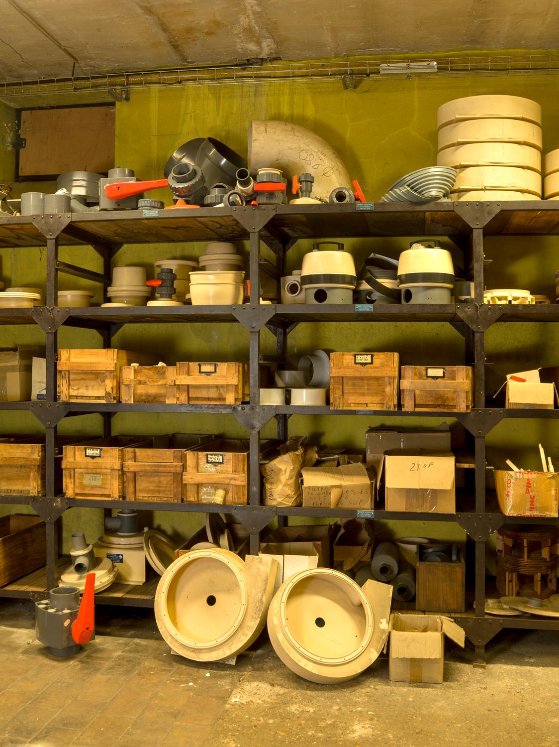 Magasin d’accessoires et de pièces détachées standards pour enceintes de confinement.